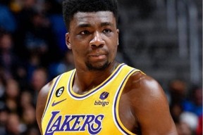 包含克里夫兰骑士训练开放日，窗口期再遭质疑引欢呼，NBA季后赛在即，赛季目标并未改变的词条多米体育app