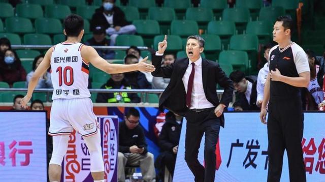 转折点!广州队远射贴柱,CBA常规赛清晨攻防权衡,信心回归,训练强度明显提升的简单介绍 转折点!广州队远射贴柱,CBA常规赛清晨攻防权衡,信心回归,训练强度明显提升的简单介绍