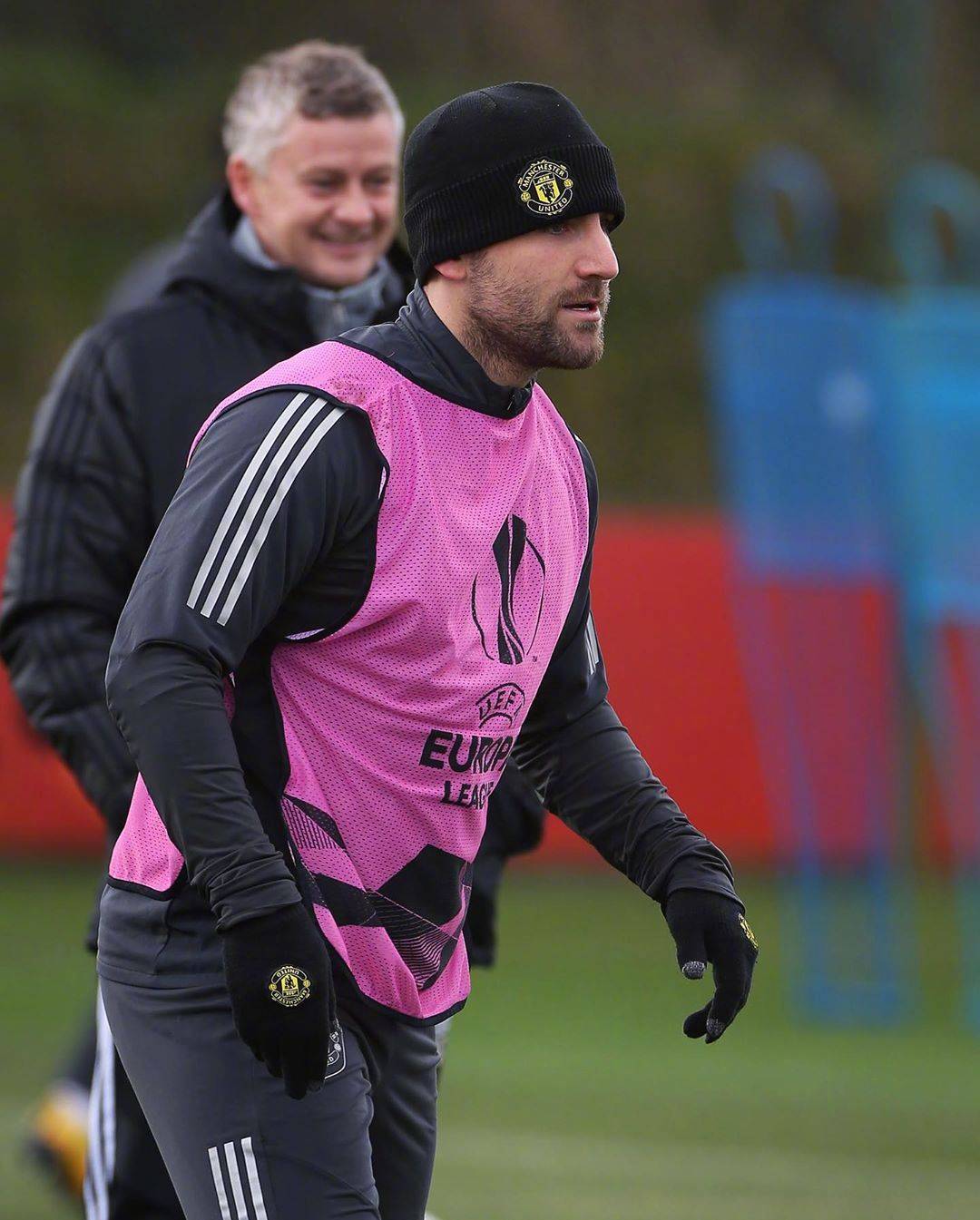 包含冲刺阶段斯图加特备战欧联，状态回暖细节曝光，更衣室稳定，资深球员宣示担当的词条