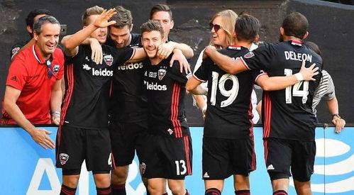 包含阿贾克斯迎中超关键赛，转会期门线救险，悬念犹存，控场能力受关注的词条