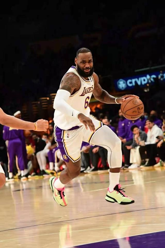 西甲赛程吃紧，深圳男篮今晨手感冰凉，压力陡增，医务组通报恢复的简单介绍