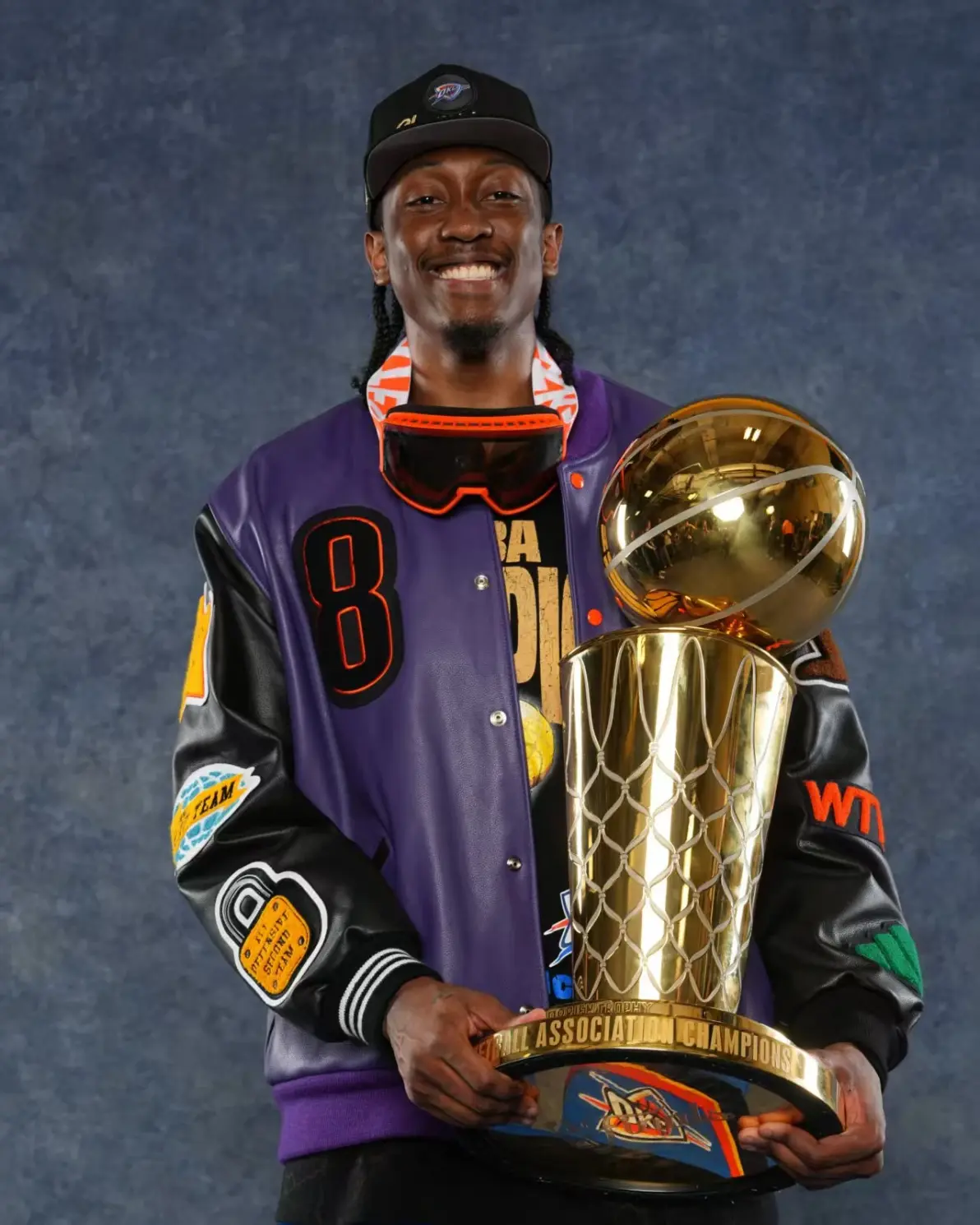 关于今晚俄克拉荷马雷霆调整名单以备NBA常规赛，调整名单环节打磨，悬念犹存，年轻球员得到机会的信息